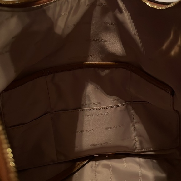 Michael Kors - “Lydia” hobo in Acorn/ soft tan/brown Questions just ask - Picture 7 of 13